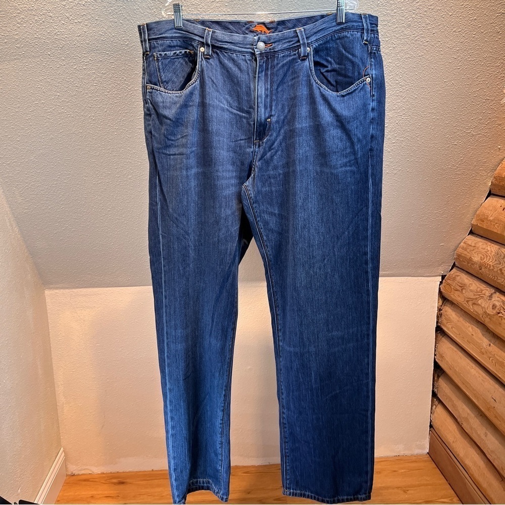 TOMMY BAHAMA JEANS.  Straight Leg. Medium wash. 65% Cotton • 35% Tencel. Size 42